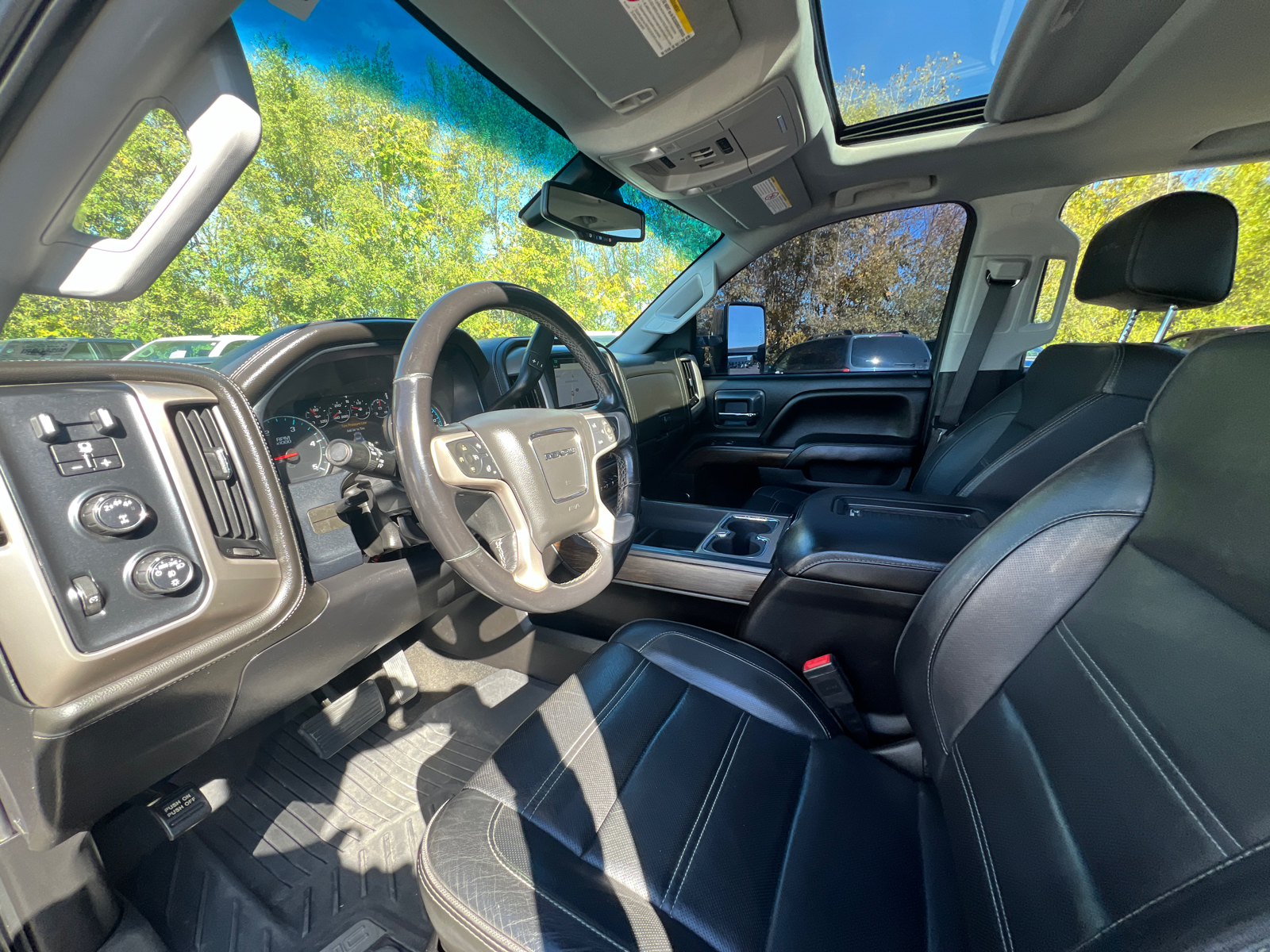 2019 GMC Sierra 2500HD Denali 17