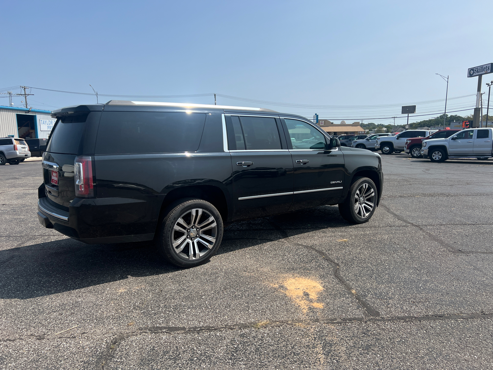 2018 GMC Yukon XL Denali 8