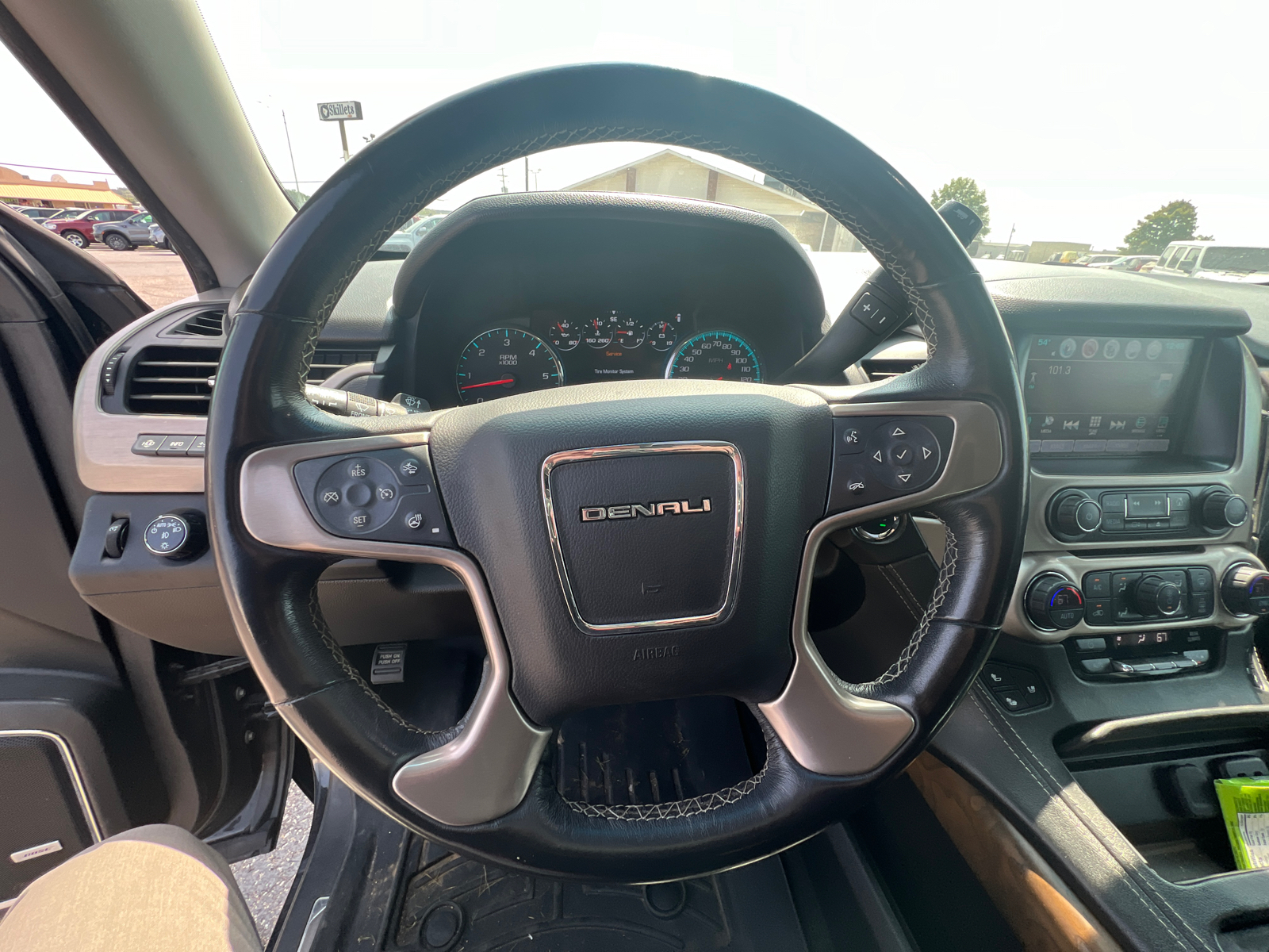 2018 GMC Yukon XL Denali 16