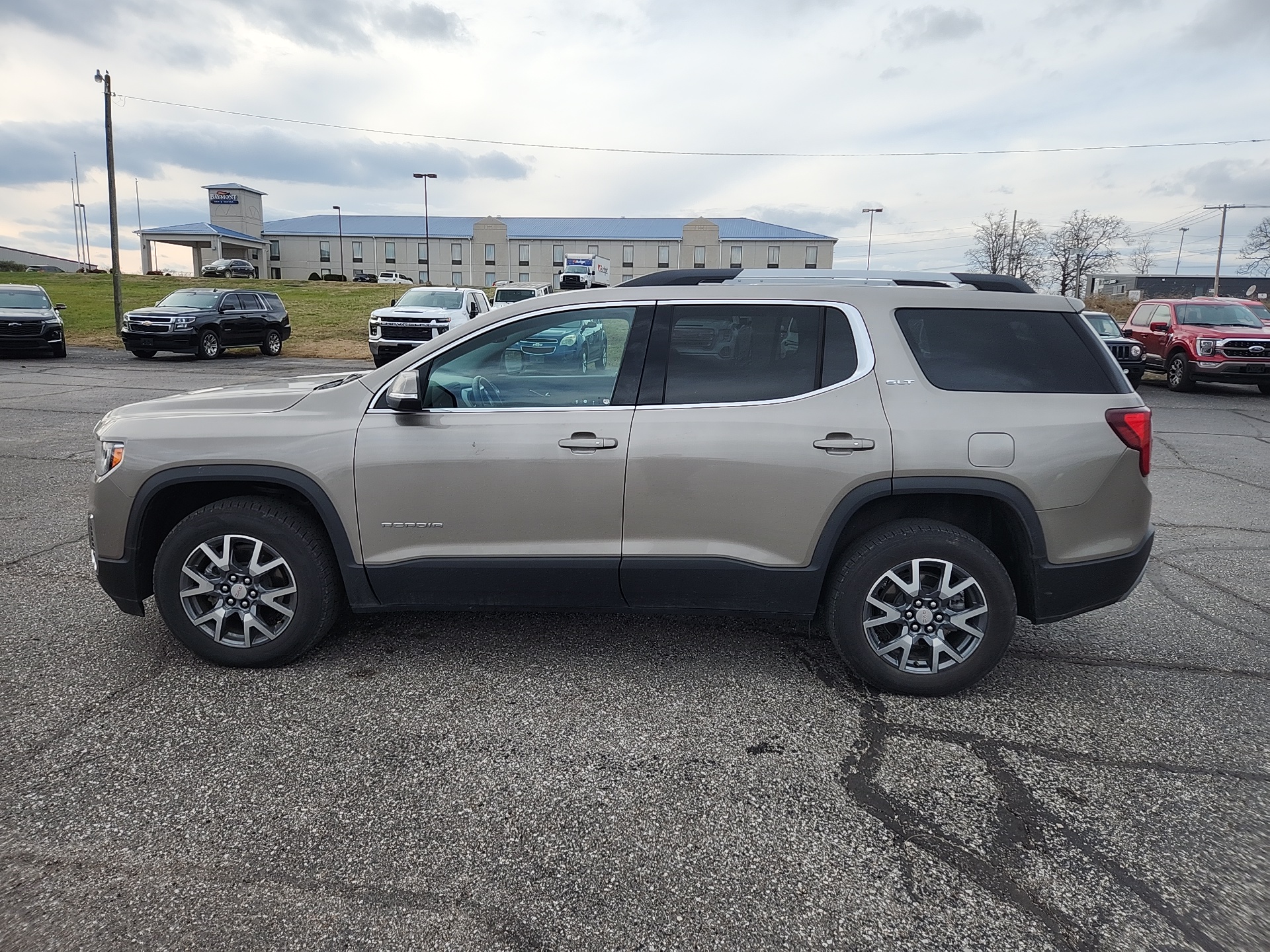 2023 GMC Acadia SLT 5