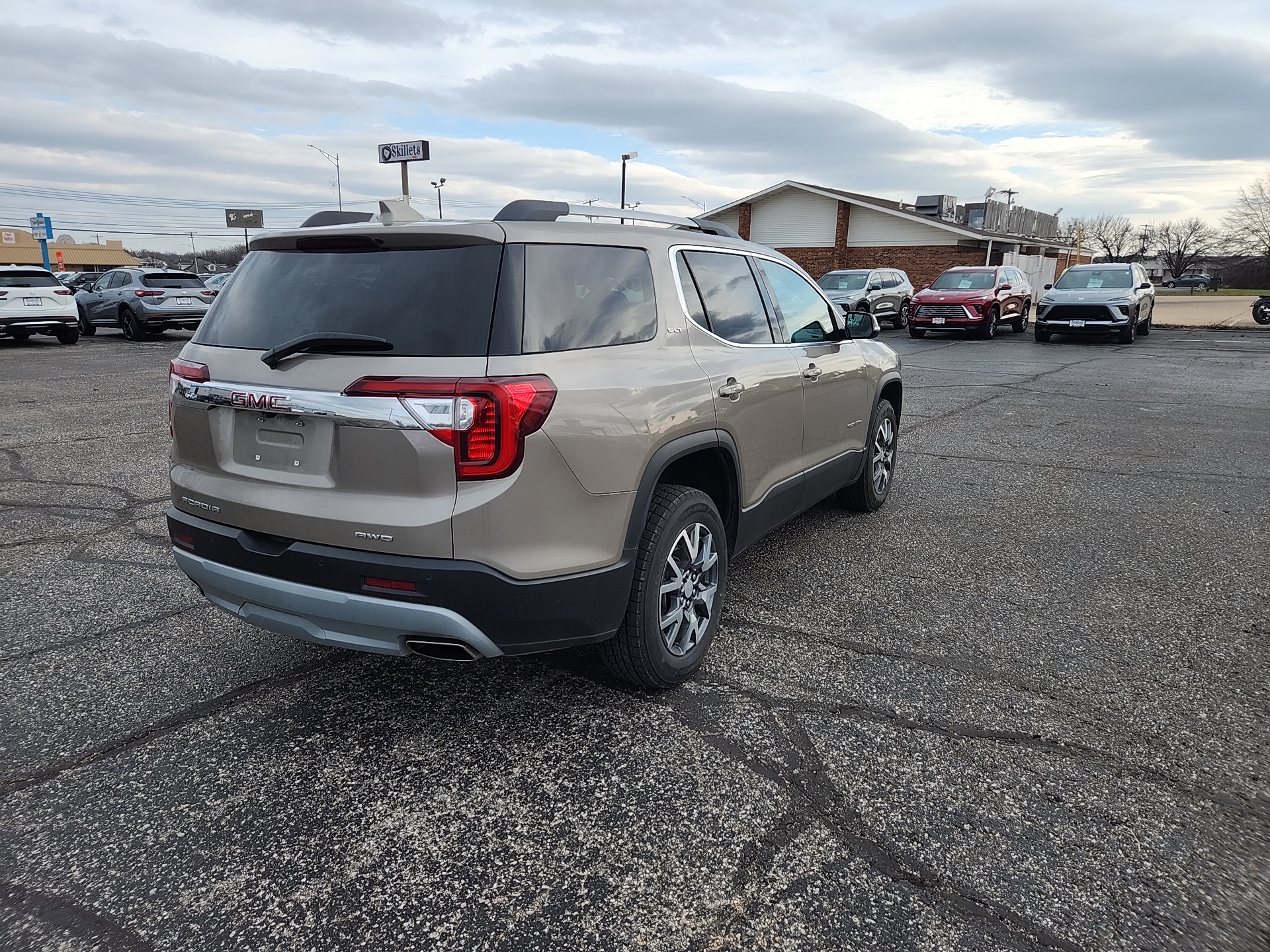 2023 GMC Acadia SLT 8