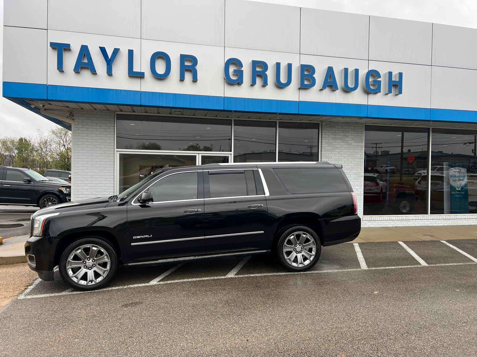 2016 GMC Yukon XL Denali 1