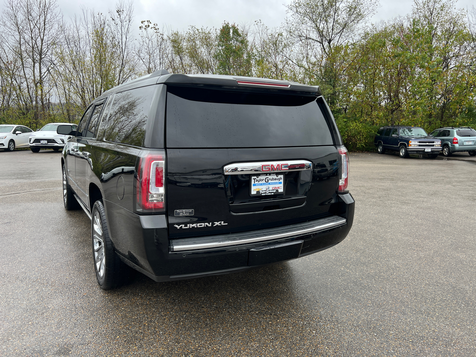 2016 GMC Yukon XL Denali 10