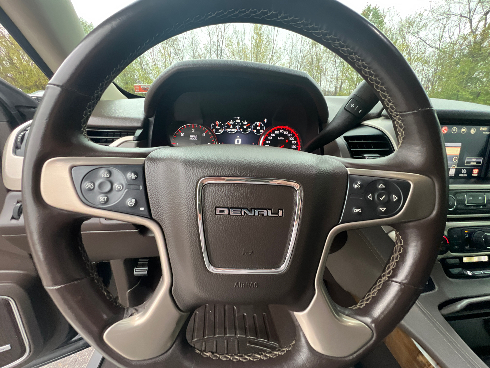 2016 GMC Yukon XL Denali 25