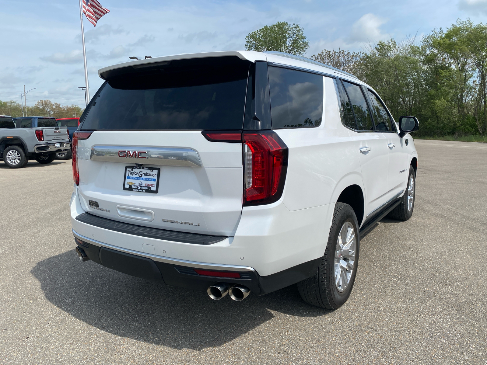 2023 GMC Yukon Denali 8