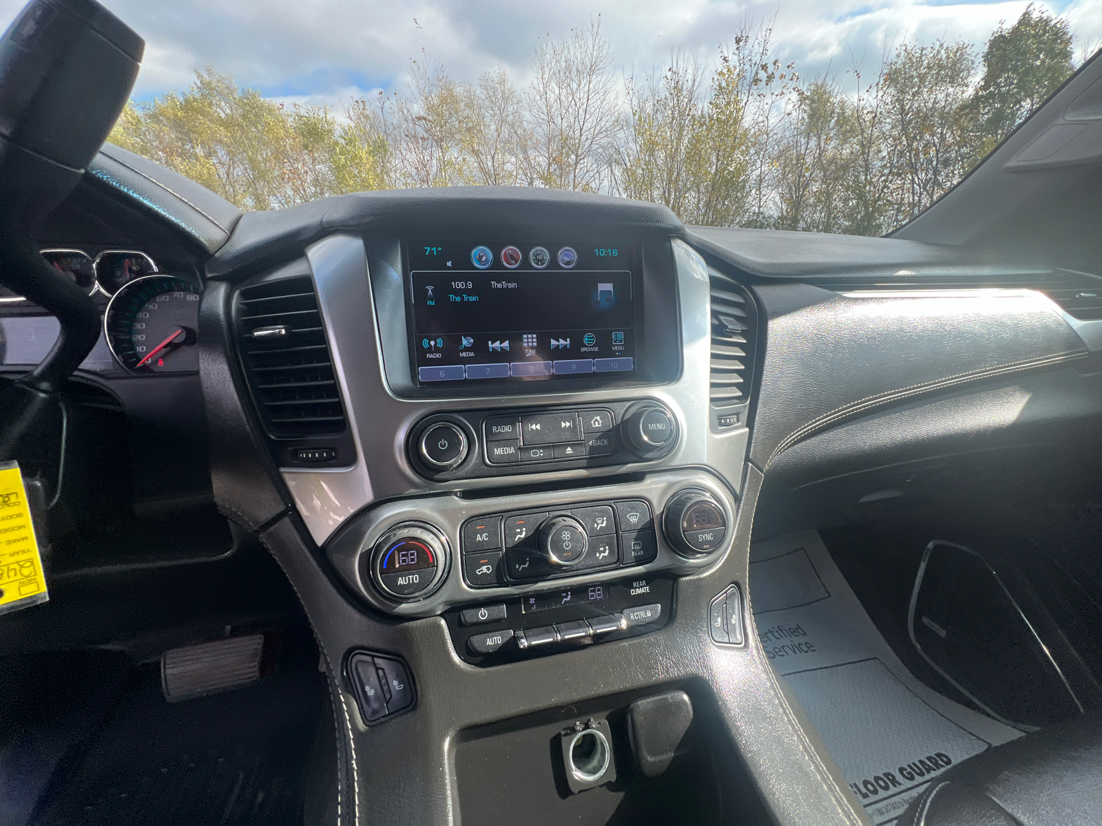 2020 Chevrolet Suburban LT 26