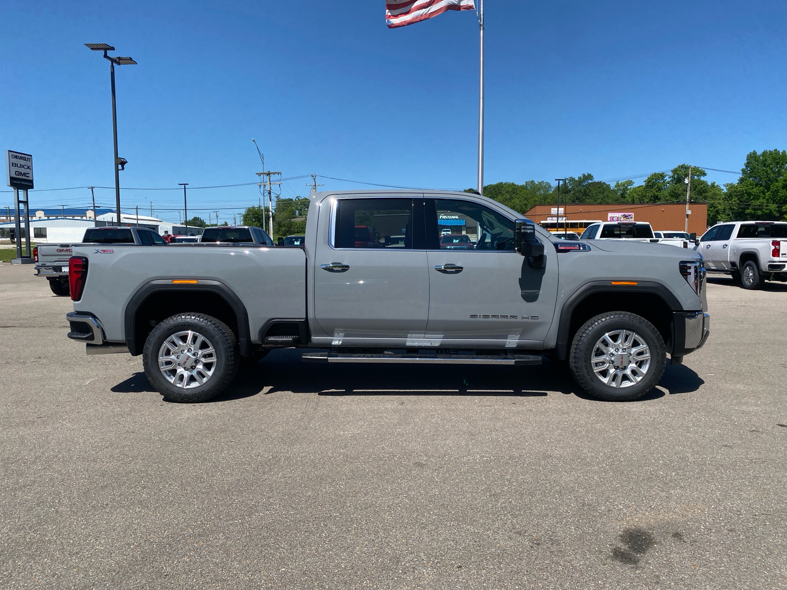 2024 GMC Sierra 2500HD SLT 9