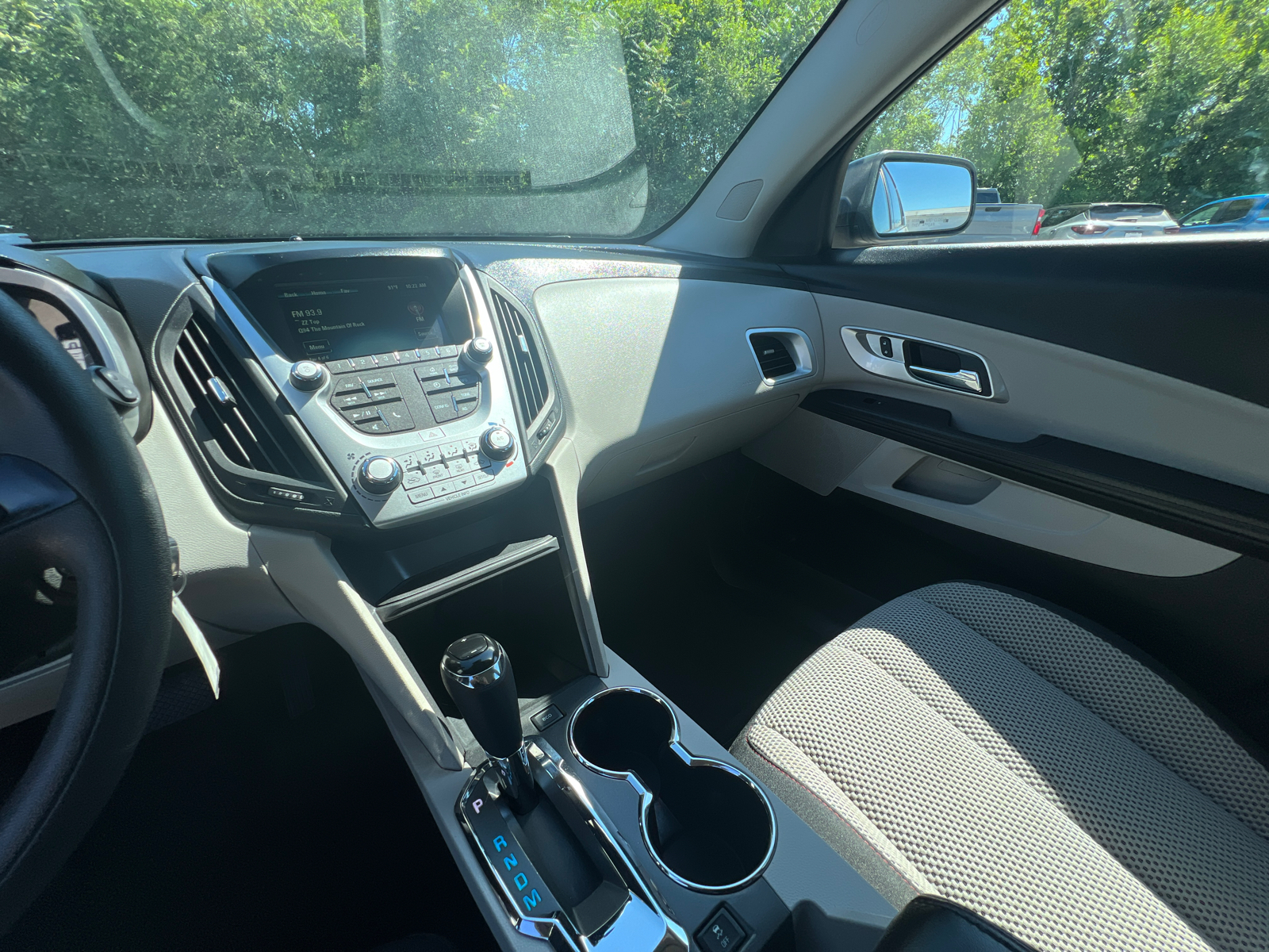 2017 Chevrolet Equinox LS 26