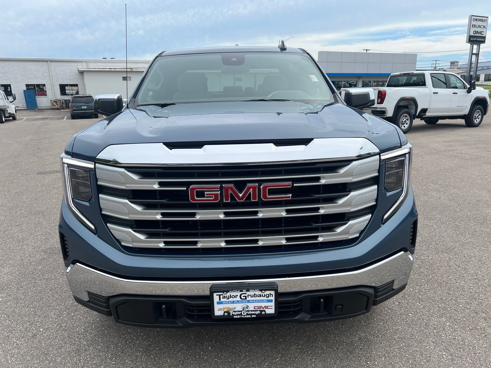 2024 GMC Sierra 1500 SLE 3