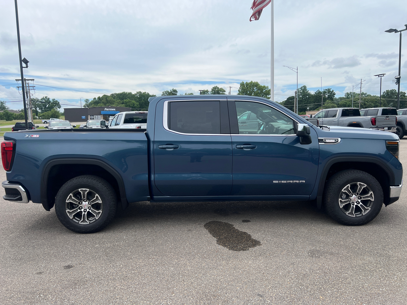 2024 GMC Sierra 1500 SLE 17