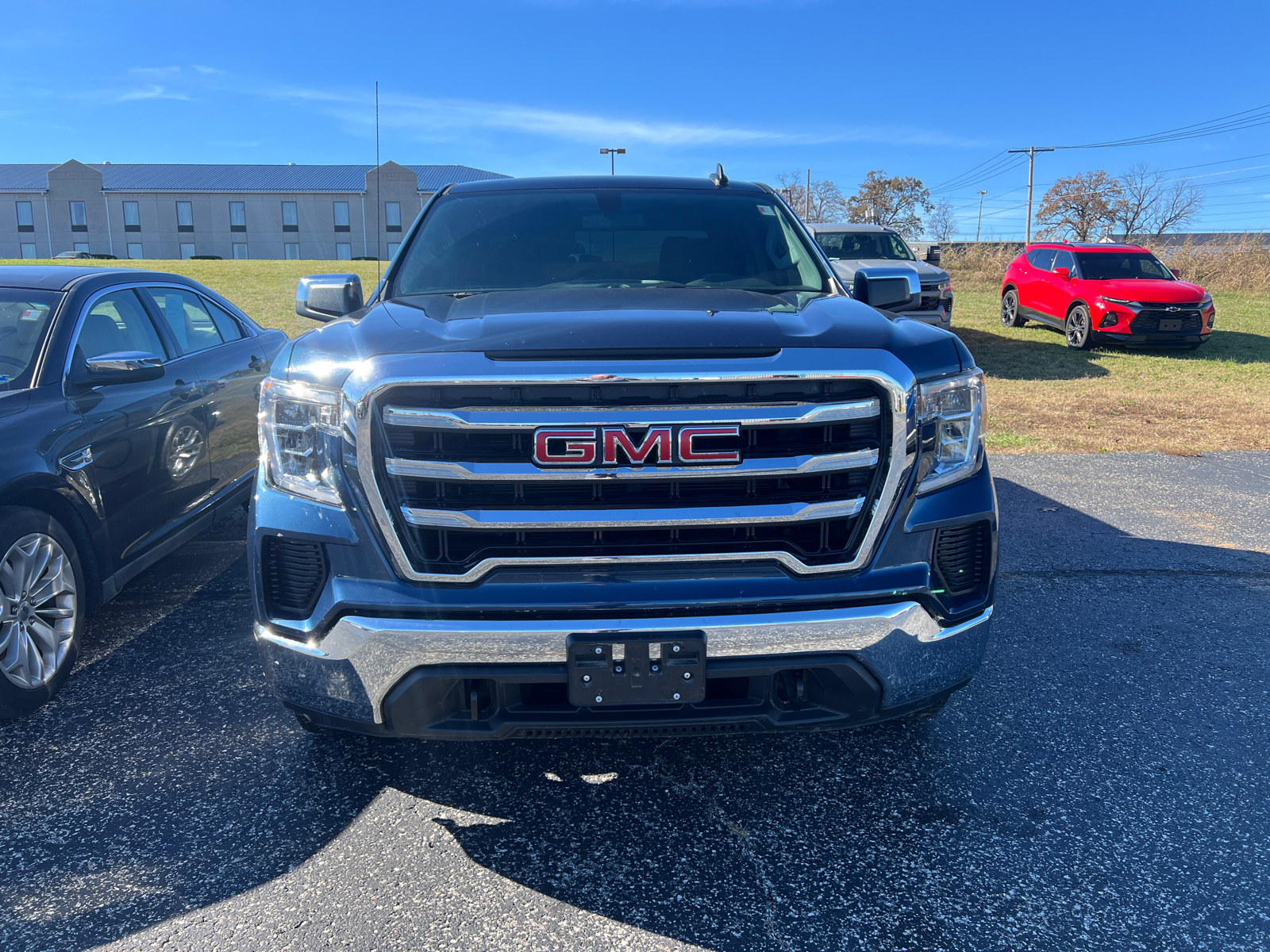 2021 GMC Sierra 1500 SLE 2