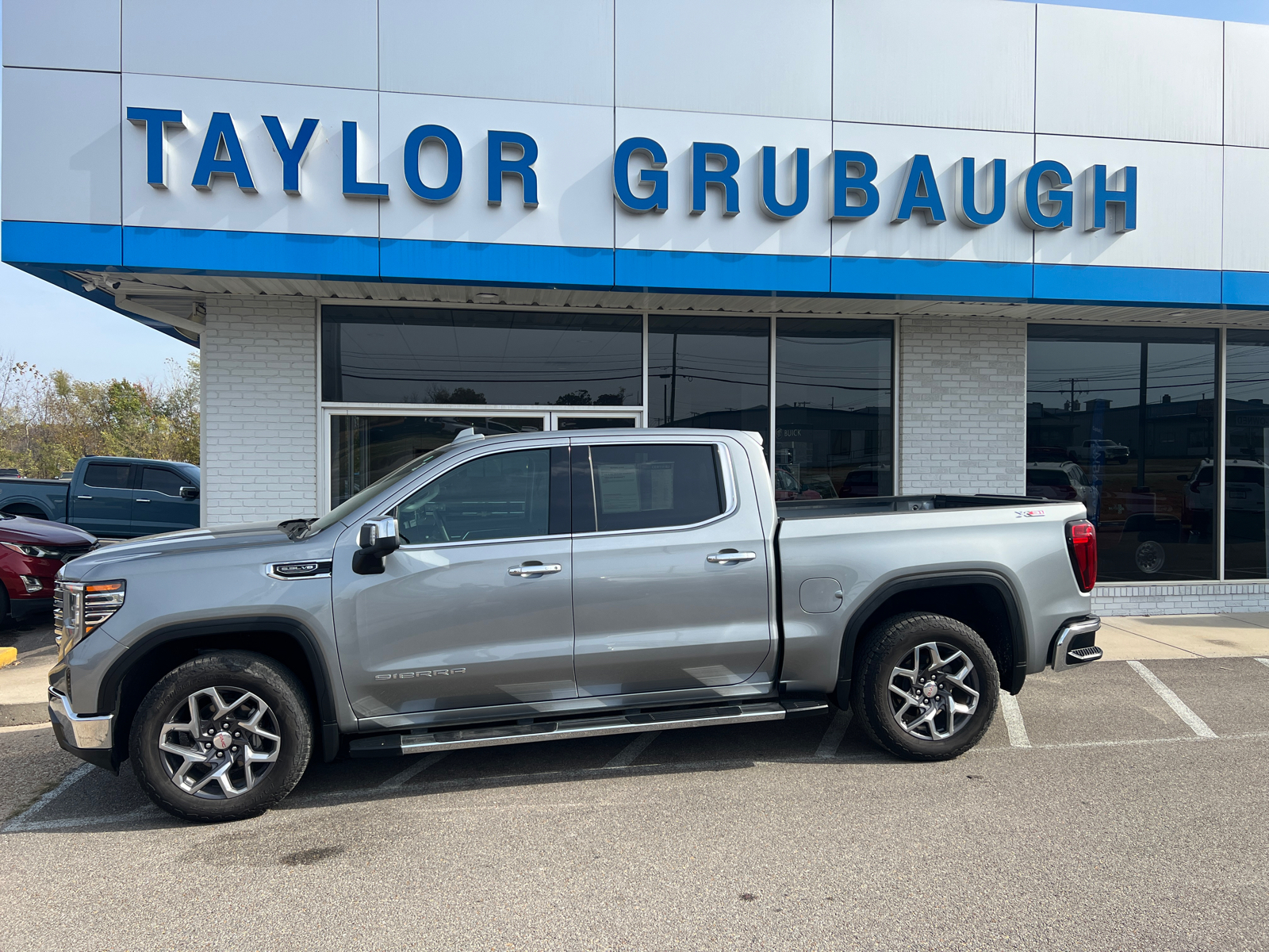 2023 GMC Sierra 1500 SLT 1