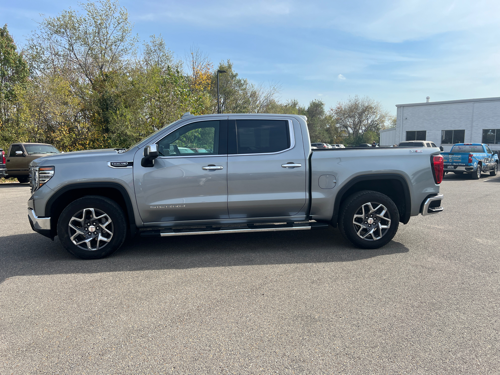 2023 GMC Sierra 1500 SLT 8