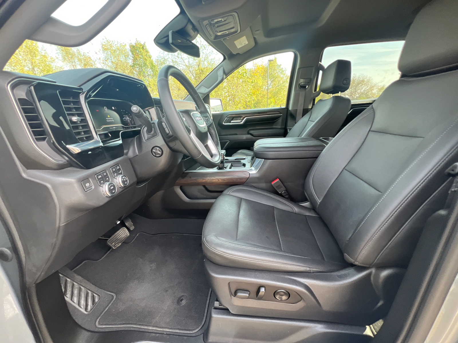 2023 GMC Sierra 1500 SLT 17