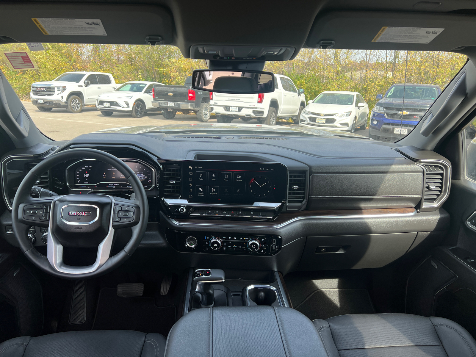 2023 GMC Sierra 1500 SLT 32