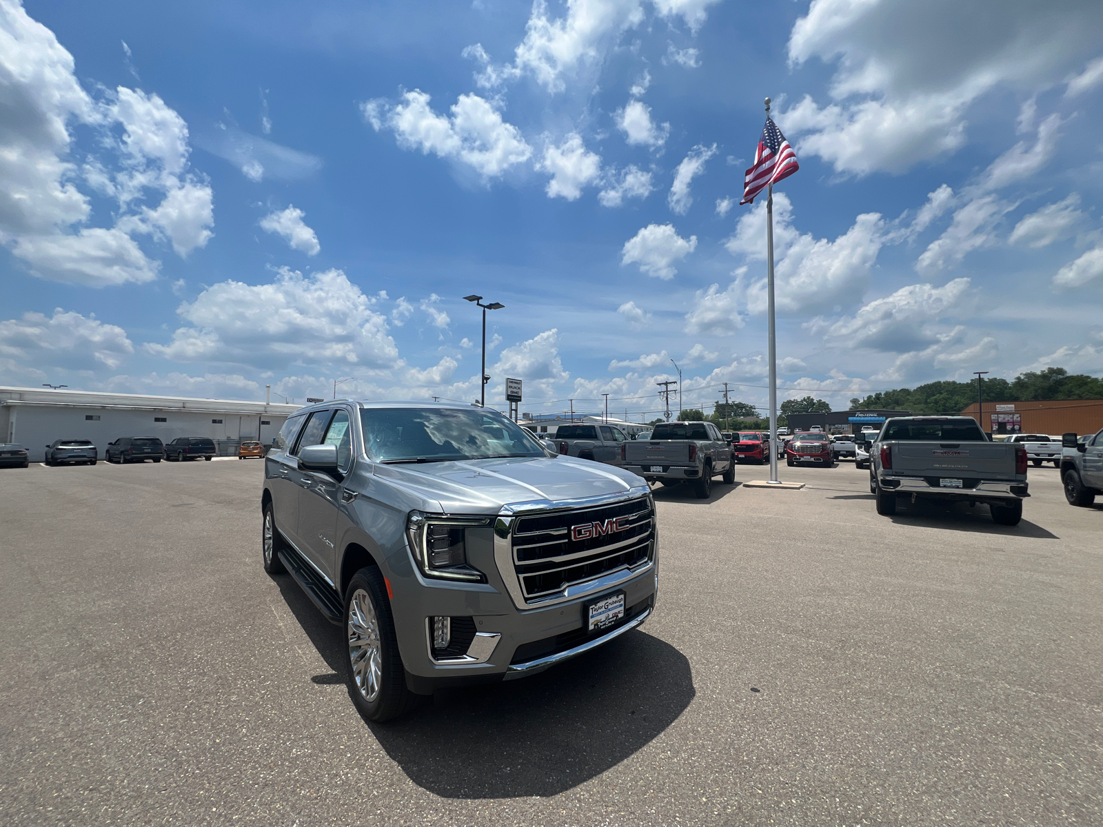 2024 GMC Yukon XL SLT 2