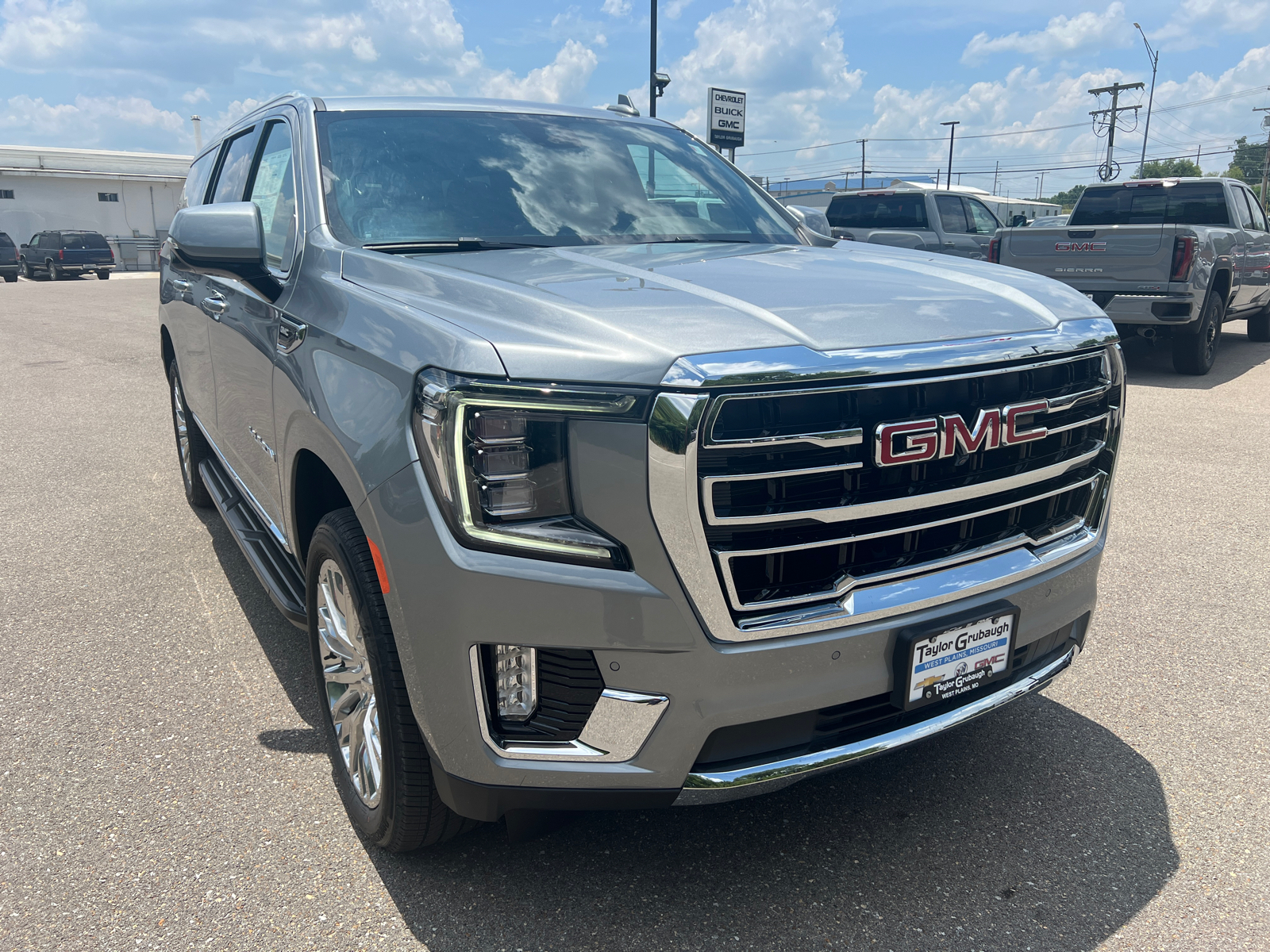 2024 GMC Yukon XL SLT 3