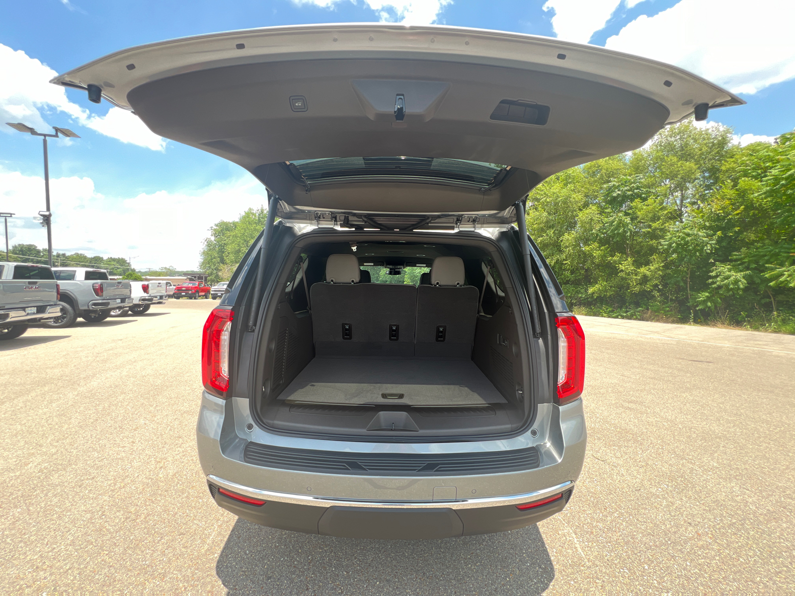 2024 GMC Yukon XL SLT 15