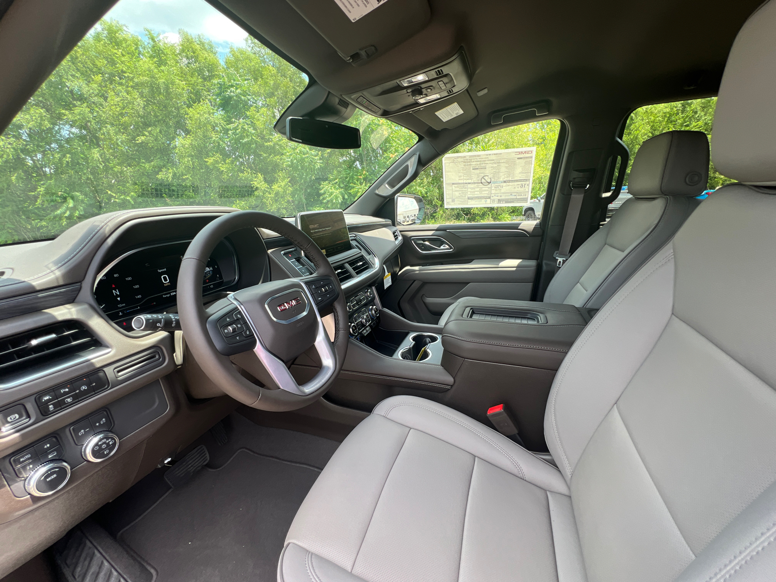 2024 GMC Yukon XL SLT 24