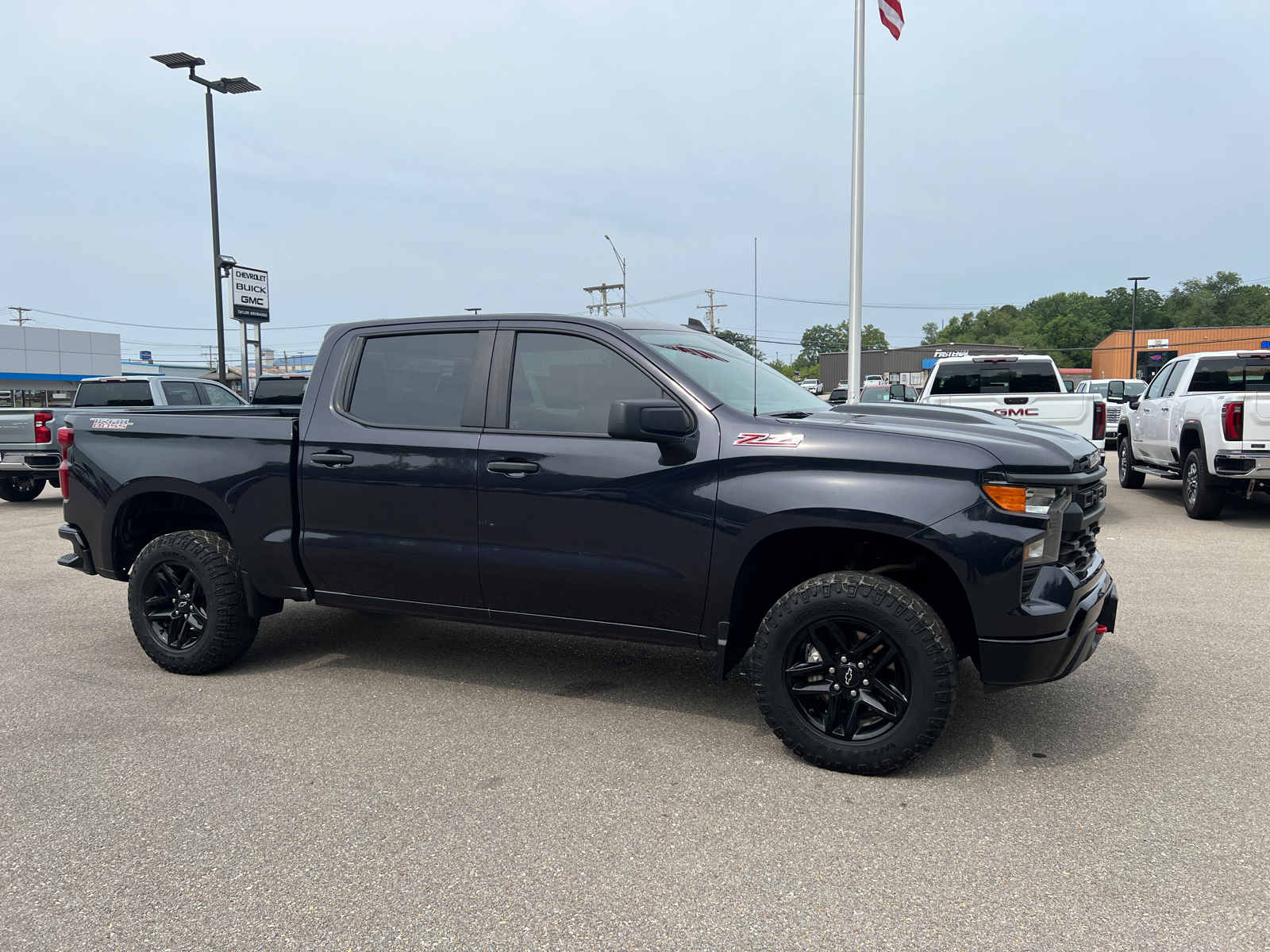 2022 Chevrolet Silverado 1500 Custom Trail Boss 3