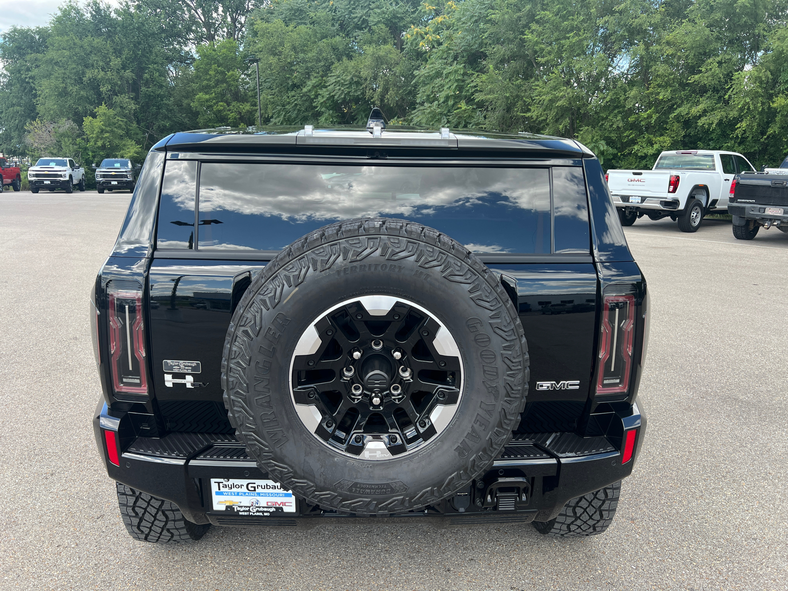 2024 GMC HUMMER EV SUV 2X 12