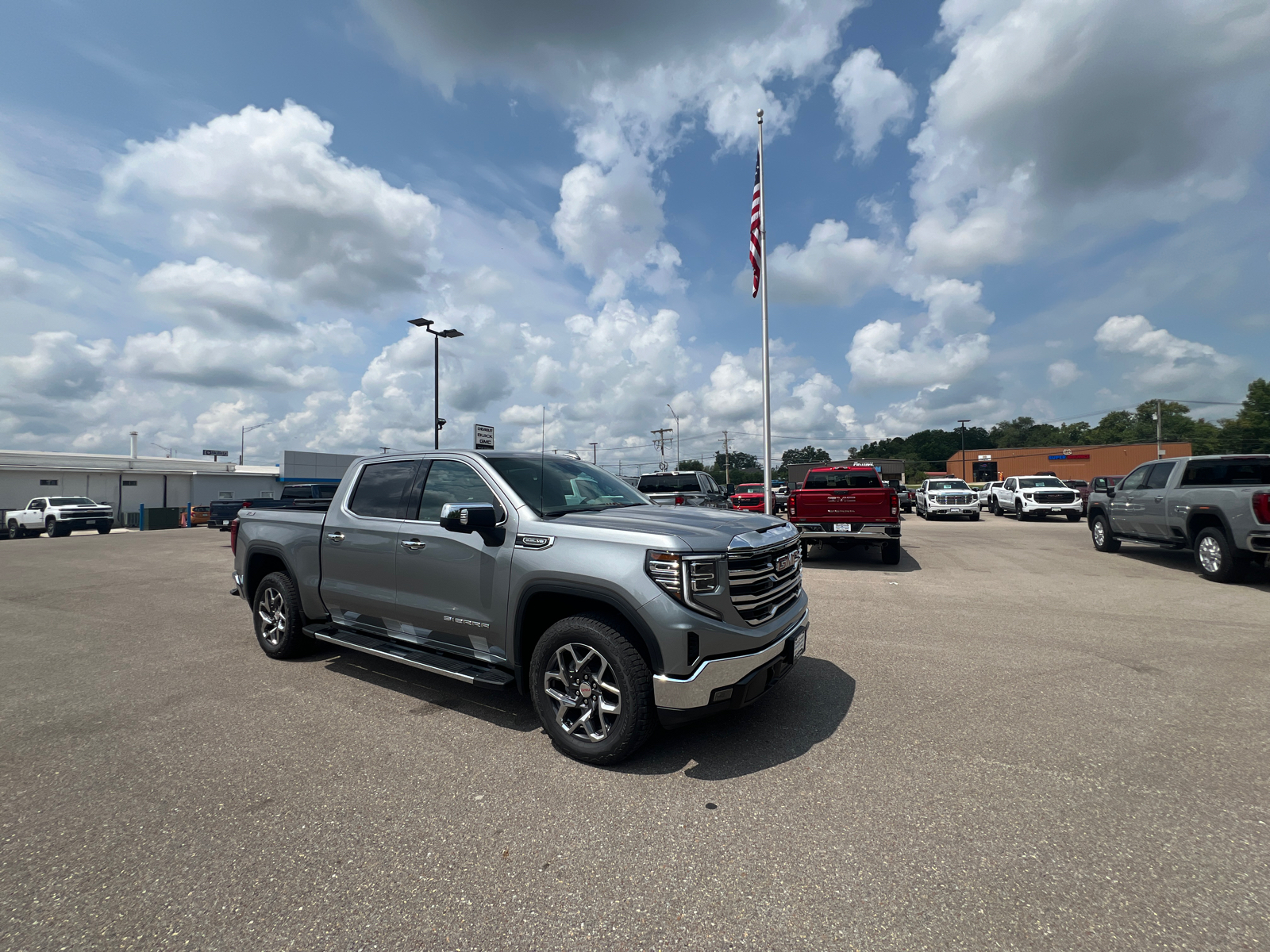 2024 GMC Sierra 1500 SLT 2