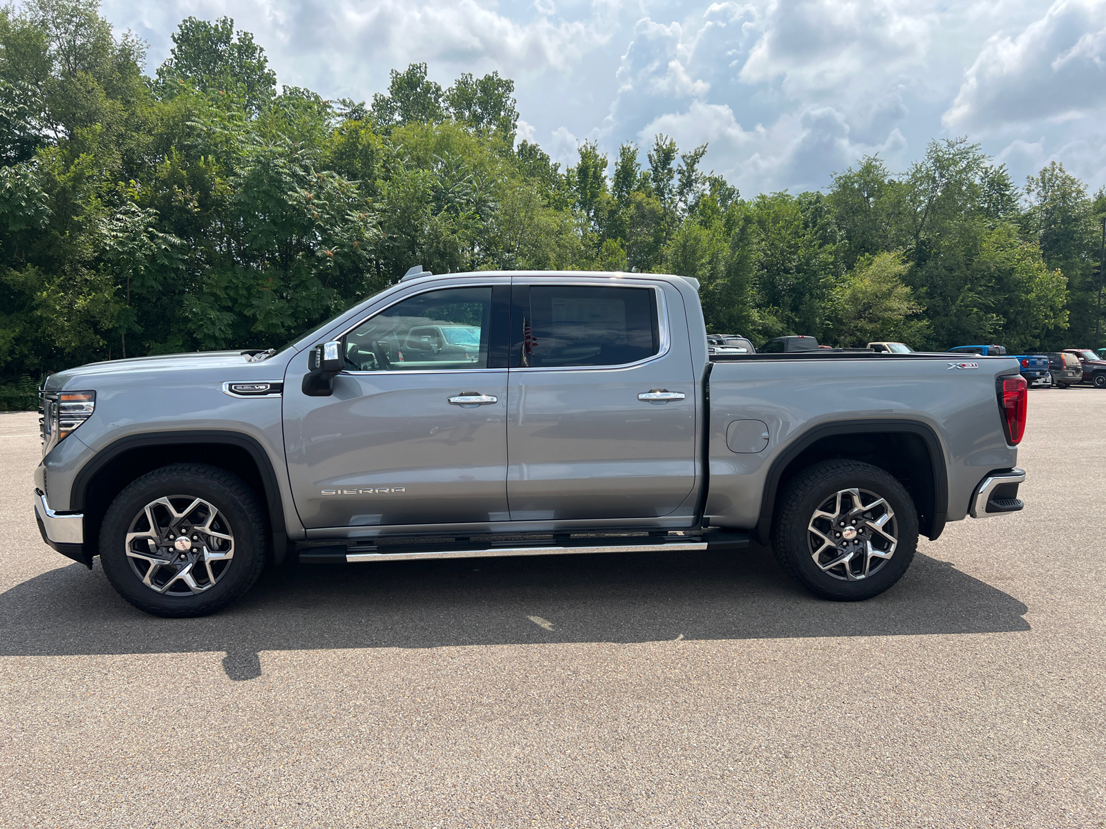 2024 GMC Sierra 1500 SLT 9