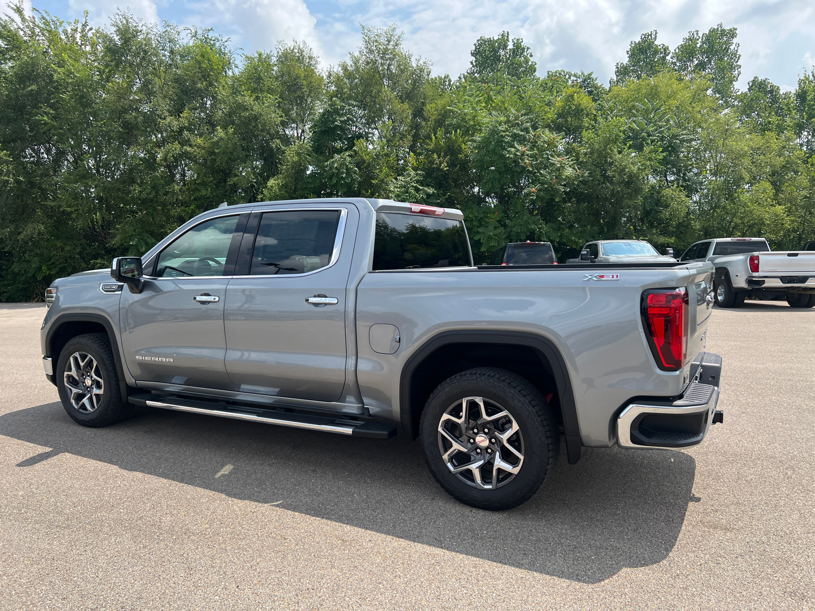 2024 GMC Sierra 1500 SLT 11