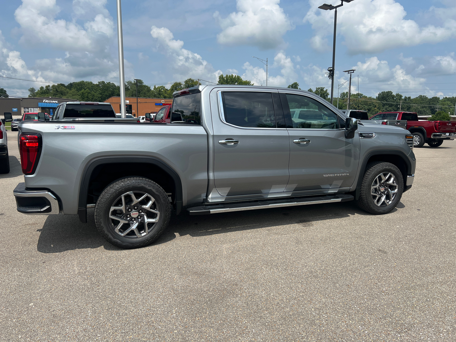 2024 GMC Sierra 1500 SLT 16