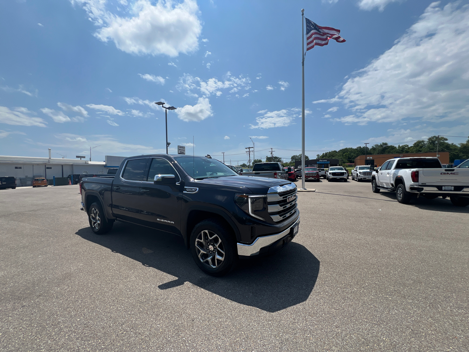 2024 GMC Sierra 1500 SLE 2