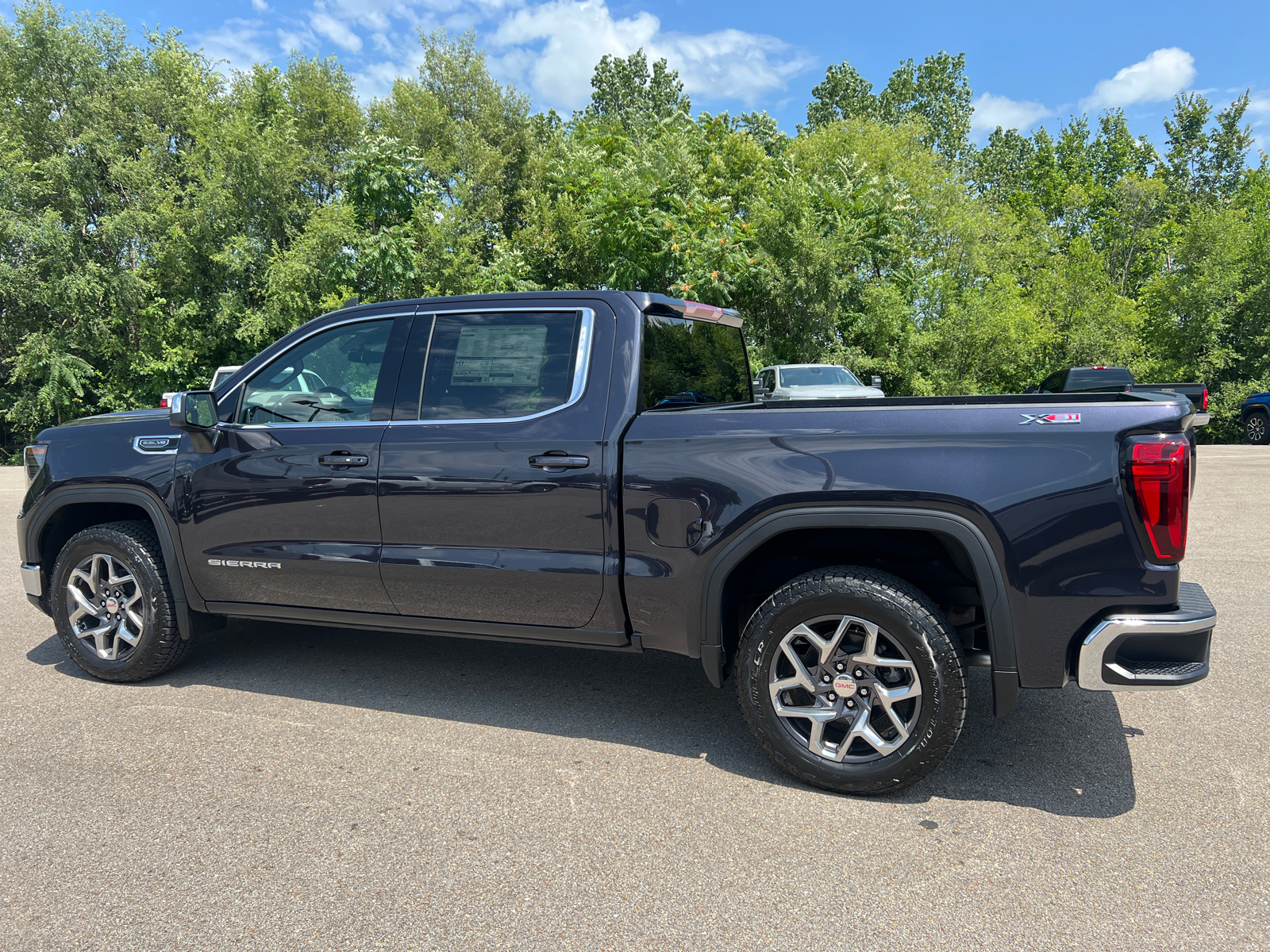 2024 GMC Sierra 1500 SLE 8