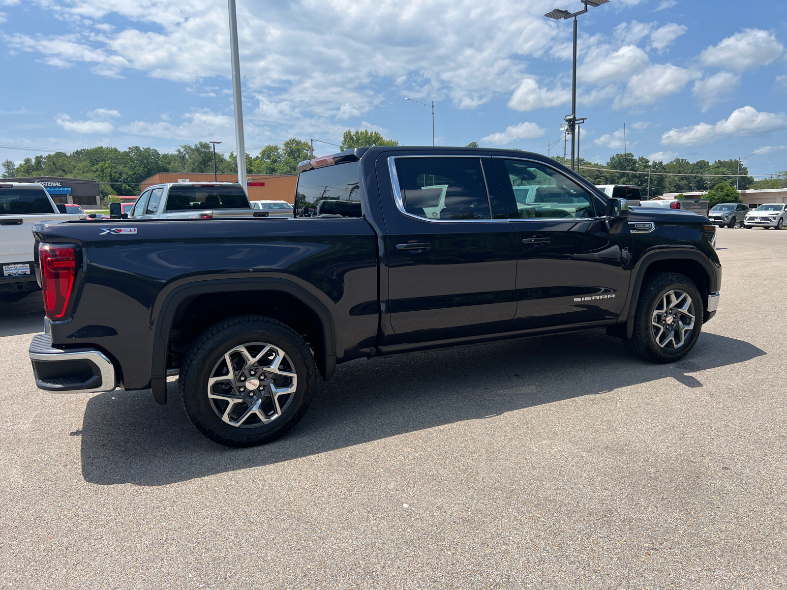 2024 GMC Sierra 1500 SLE 13