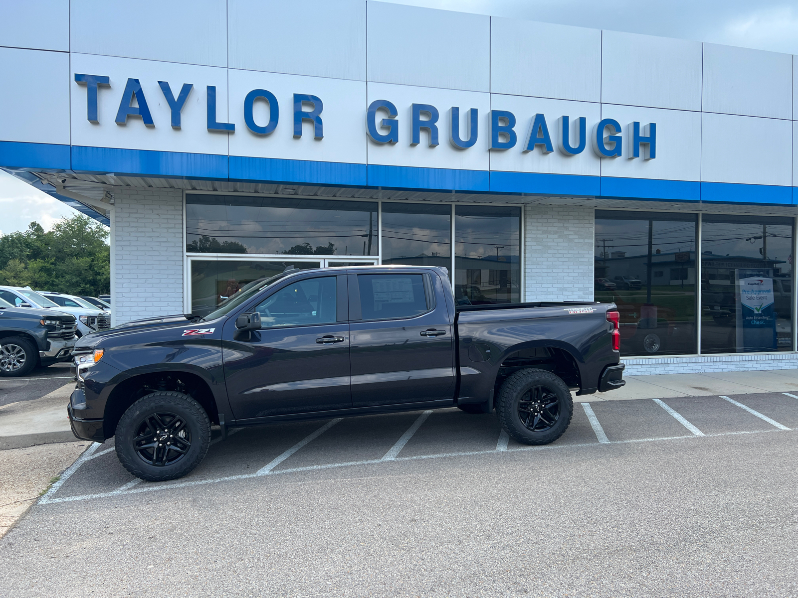 2024 Chevrolet Silverado 1500 LT Trail Boss 1