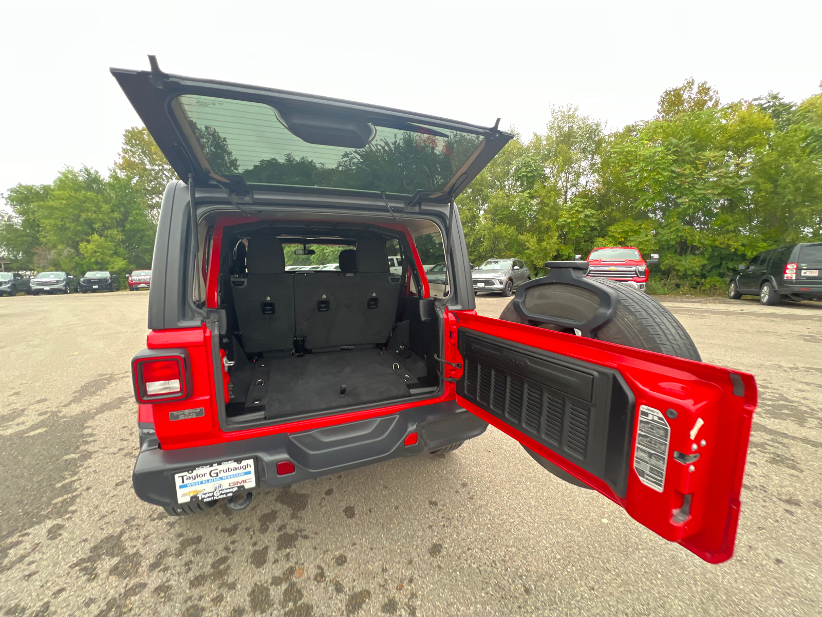 2020 Jeep Wrangler Unlimited Sahara 13