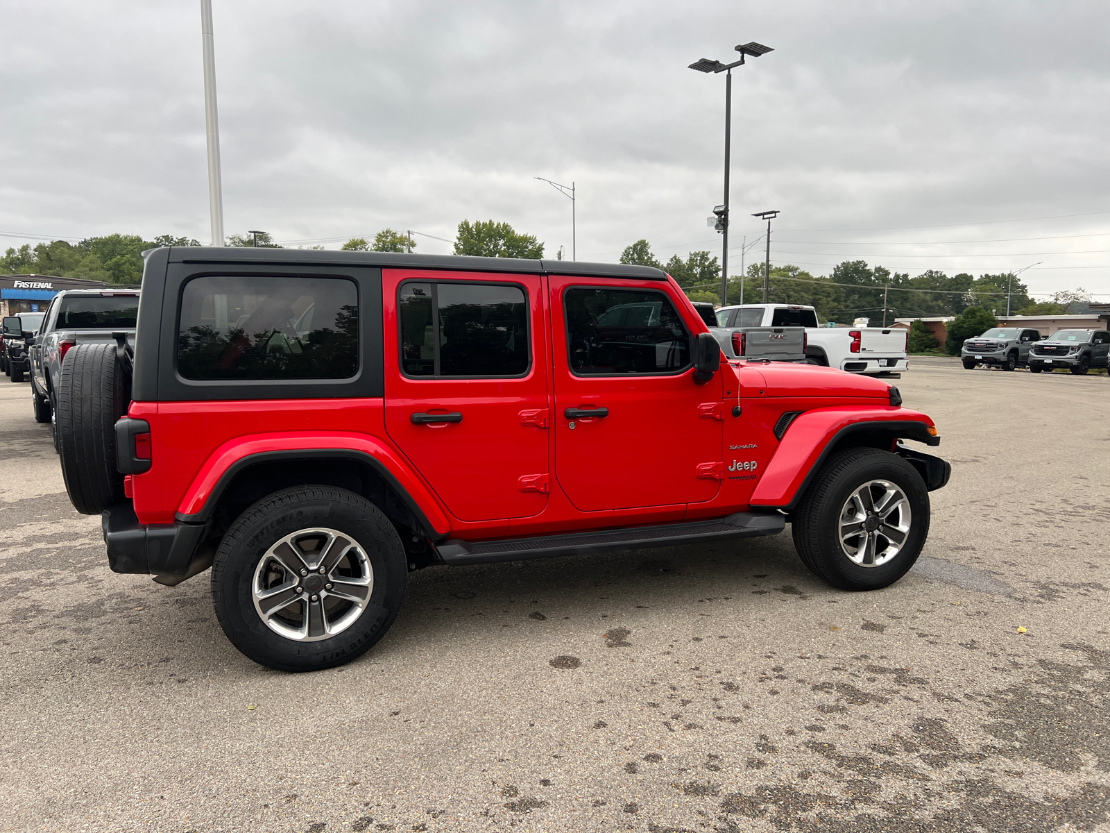 2020 Jeep Wrangler Unlimited Sahara 14