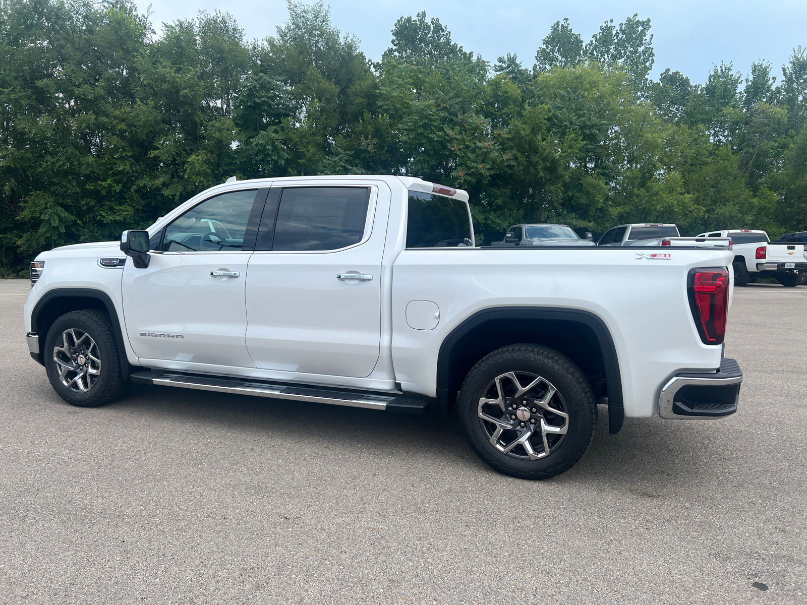 2024 GMC Sierra 1500 SLT 10