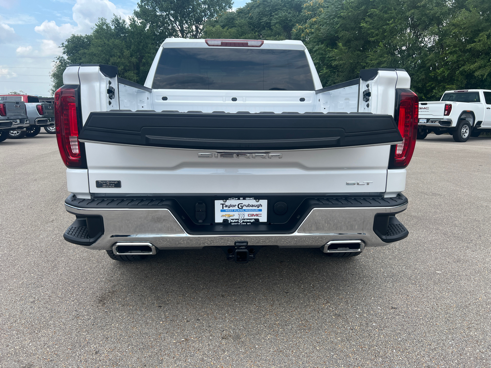 2024 GMC Sierra 1500 SLT 12