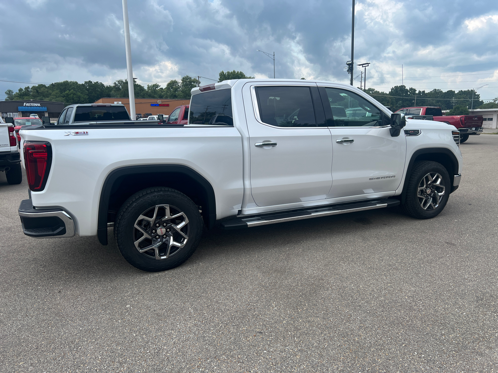 2024 GMC Sierra 1500 SLT 14