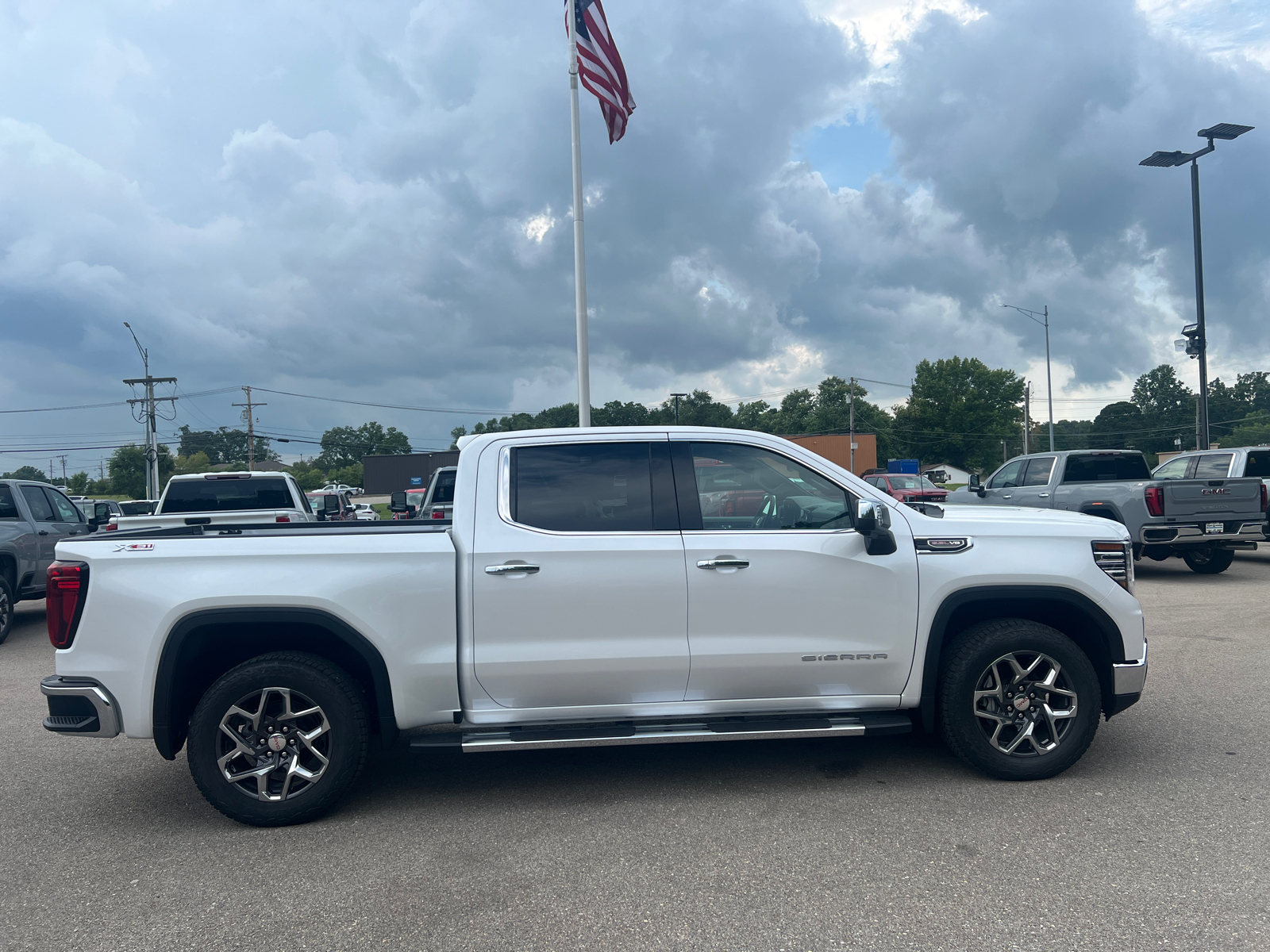 2024 GMC Sierra 1500 SLT 16