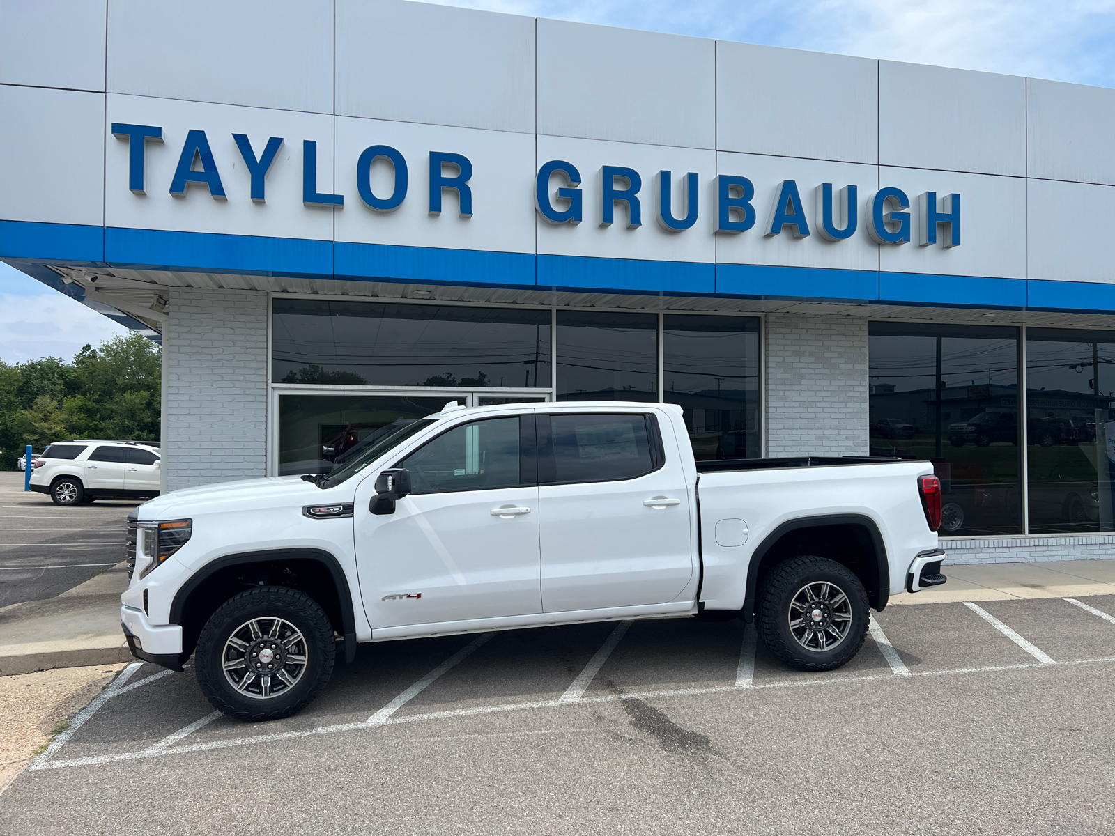 2024 GMC Sierra 1500 AT4 1