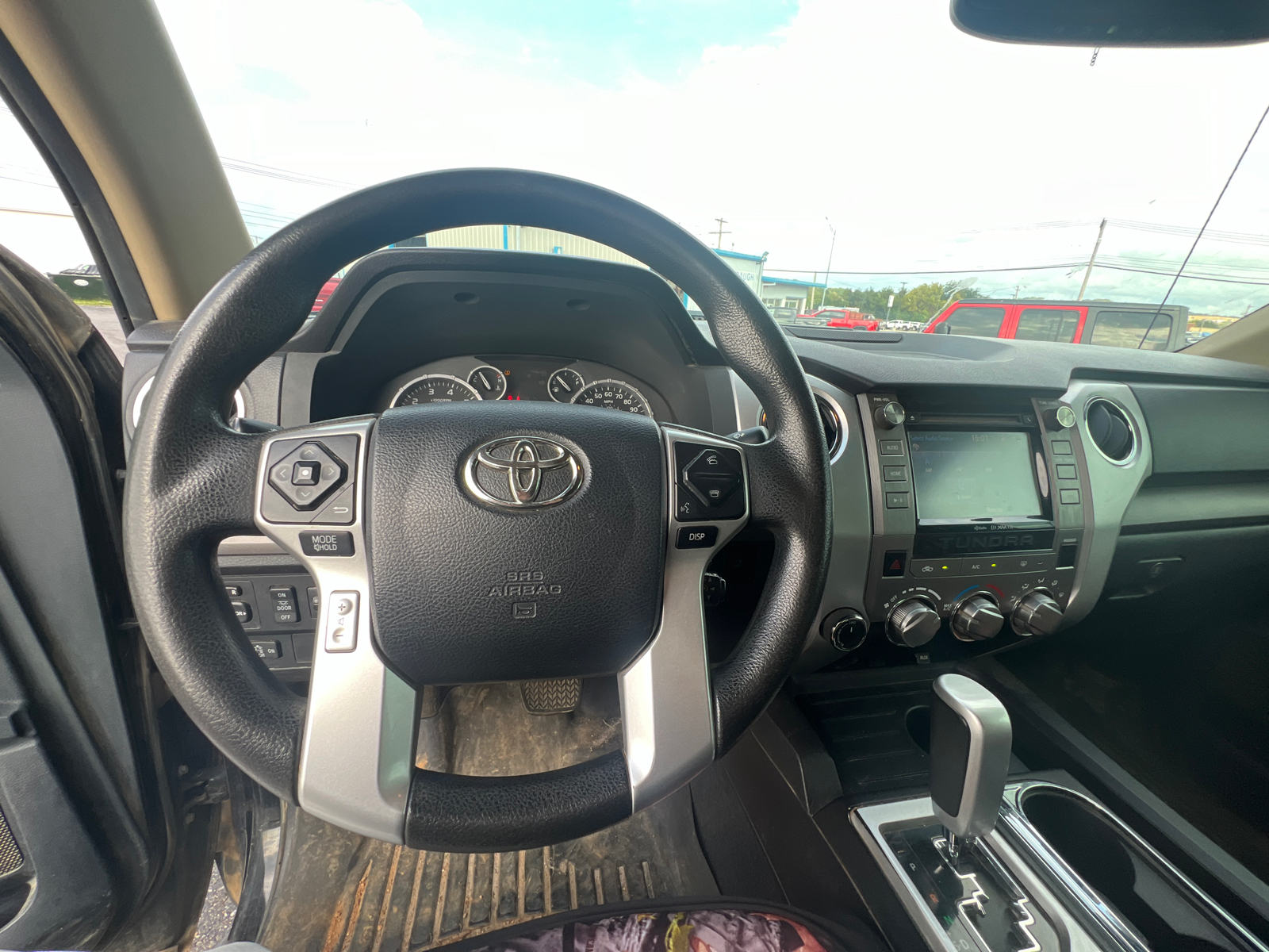 2015 Toyota Tundra 4WD Truck  14