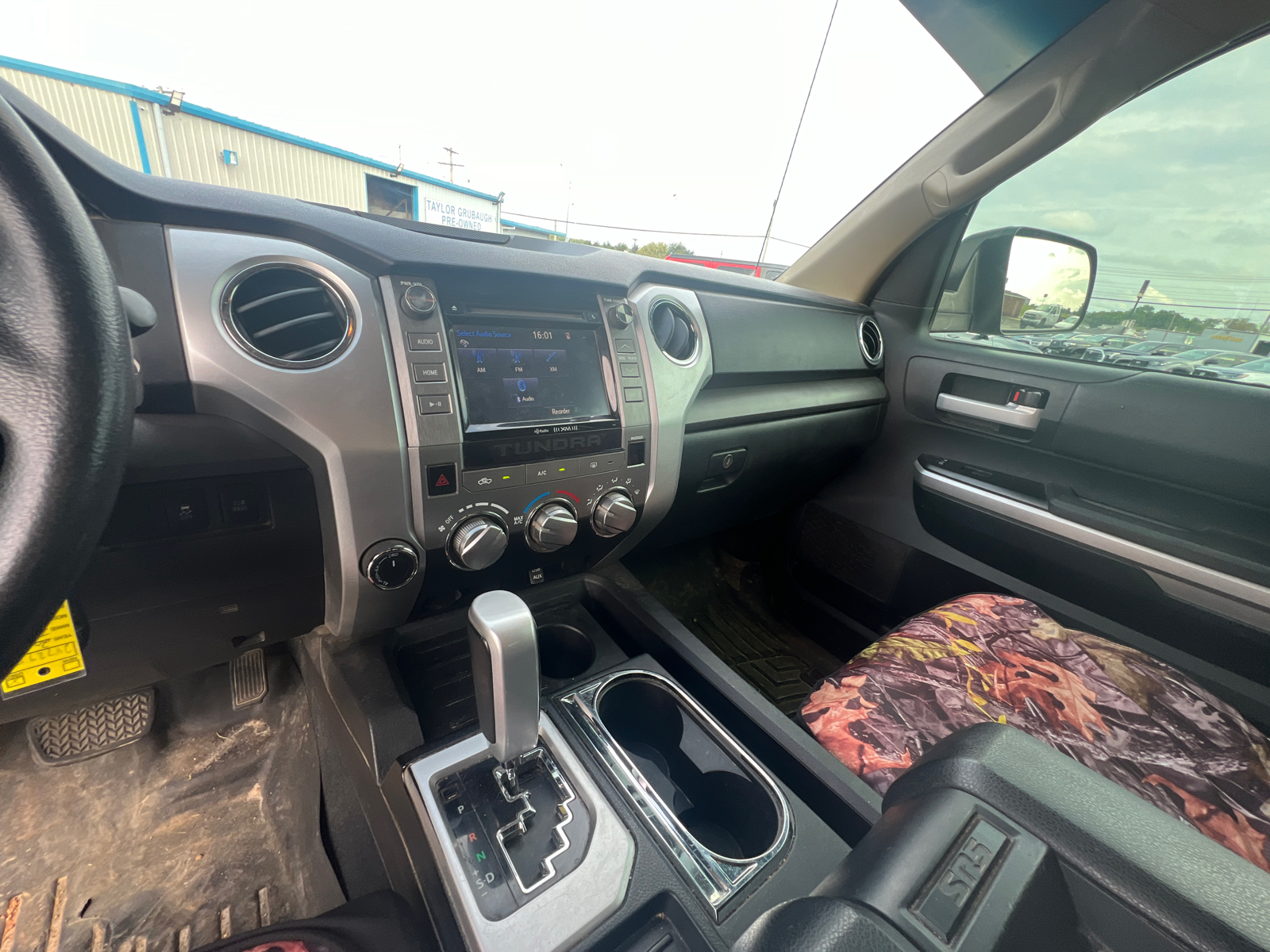 2015 Toyota Tundra 4WD Truck  15