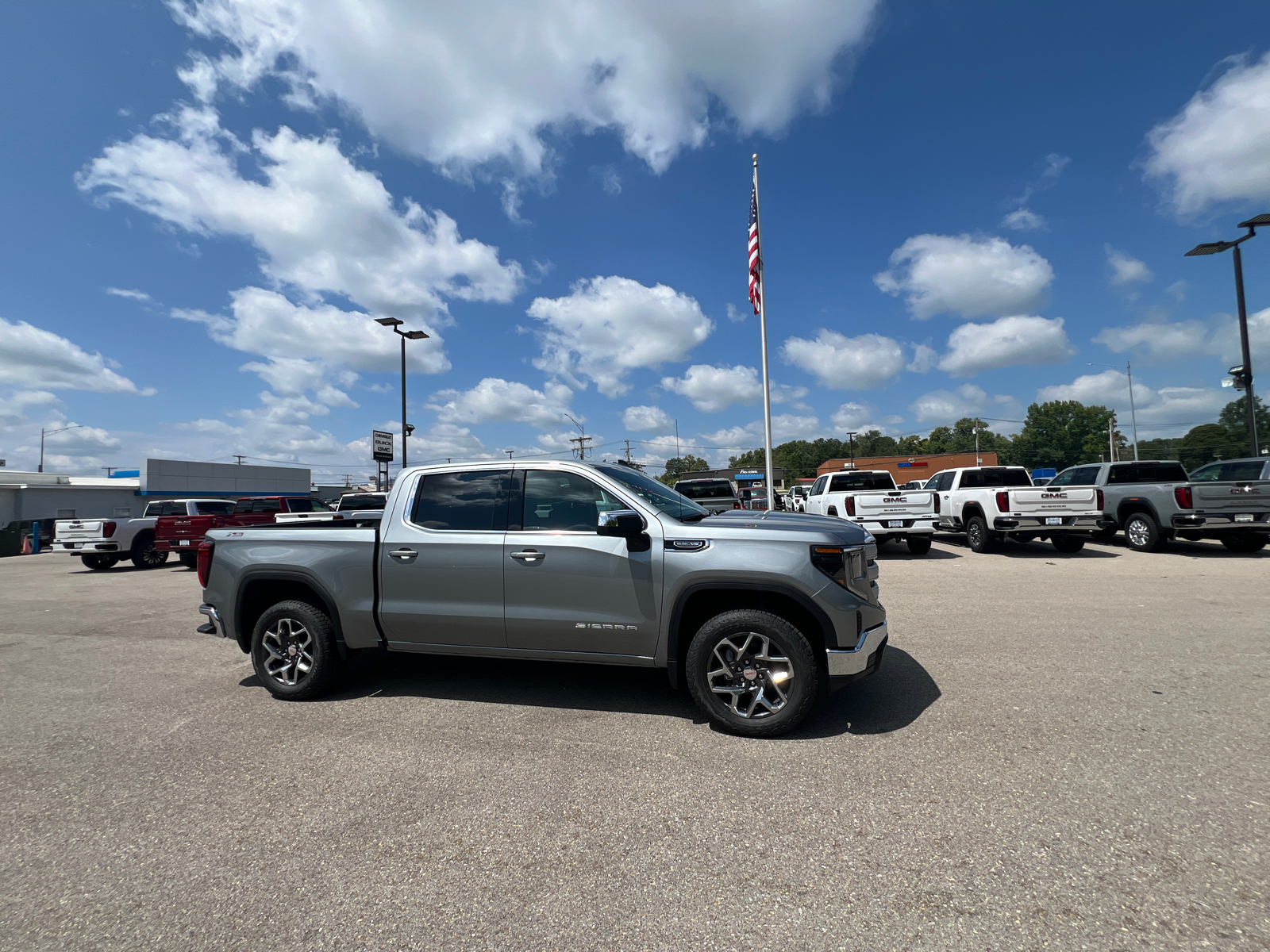 2024 GMC Sierra 1500 SLE 2