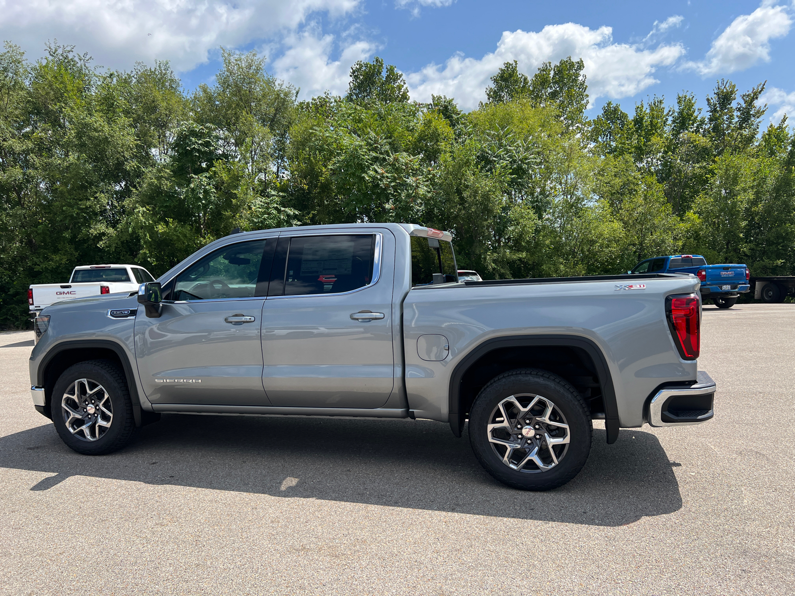 2024 GMC Sierra 1500 SLE 11