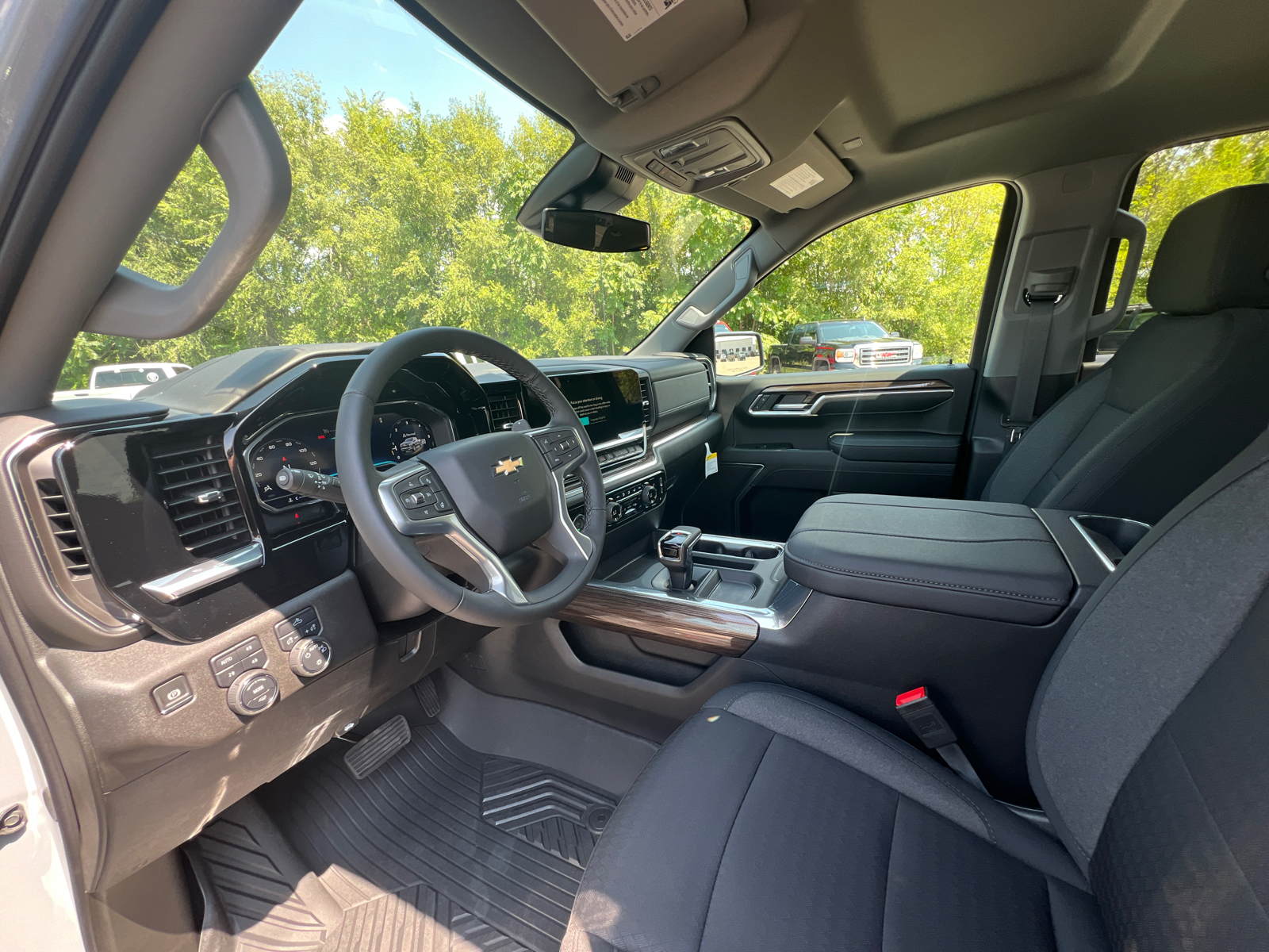 2024 Chevrolet Silverado 1500 LT 16