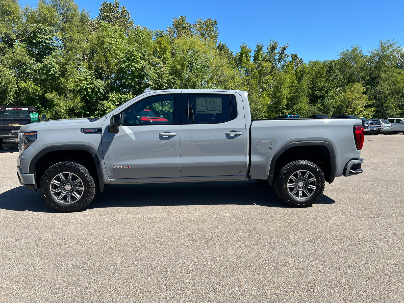 2024 GMC Sierra 1500 AT4 8