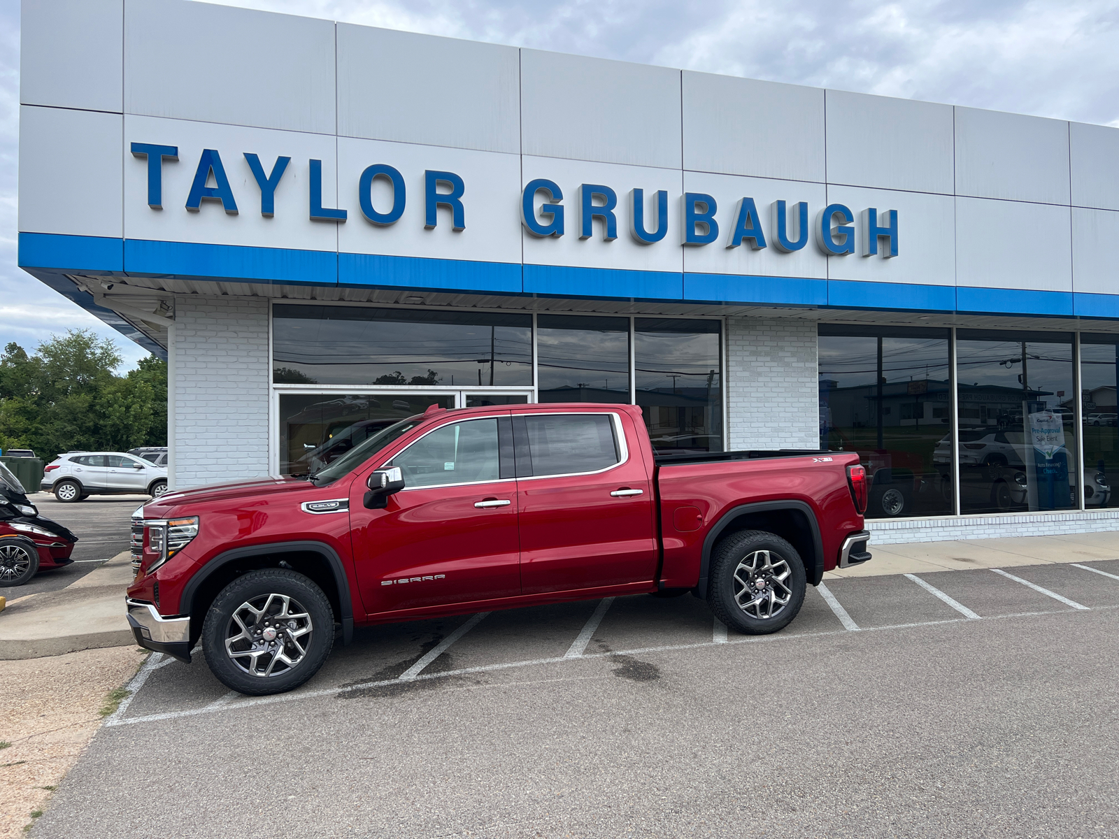 2024 GMC Sierra 1500 SLT 1