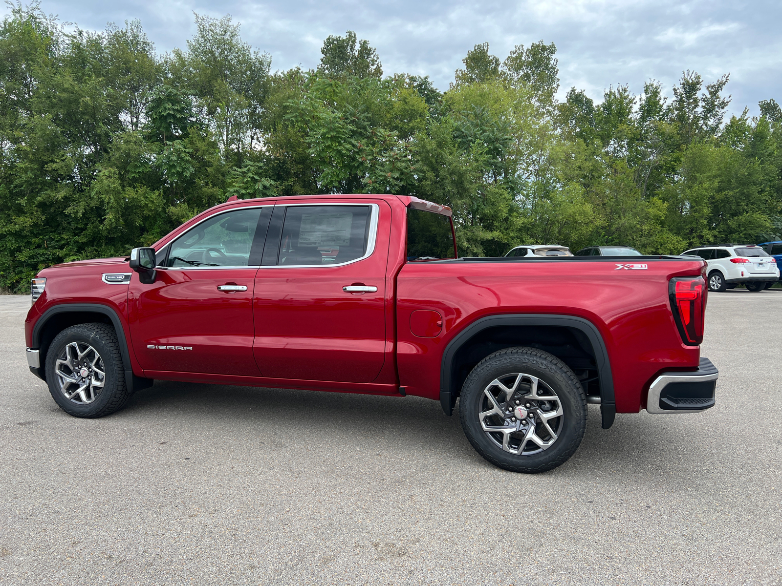 2024 GMC Sierra 1500 SLT 9