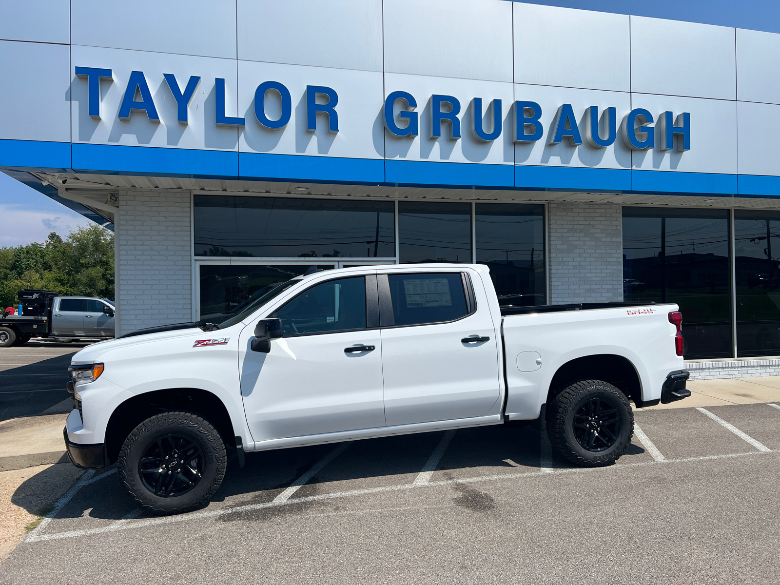 2024 Chevrolet Silverado 1500 LT Trail Boss 1