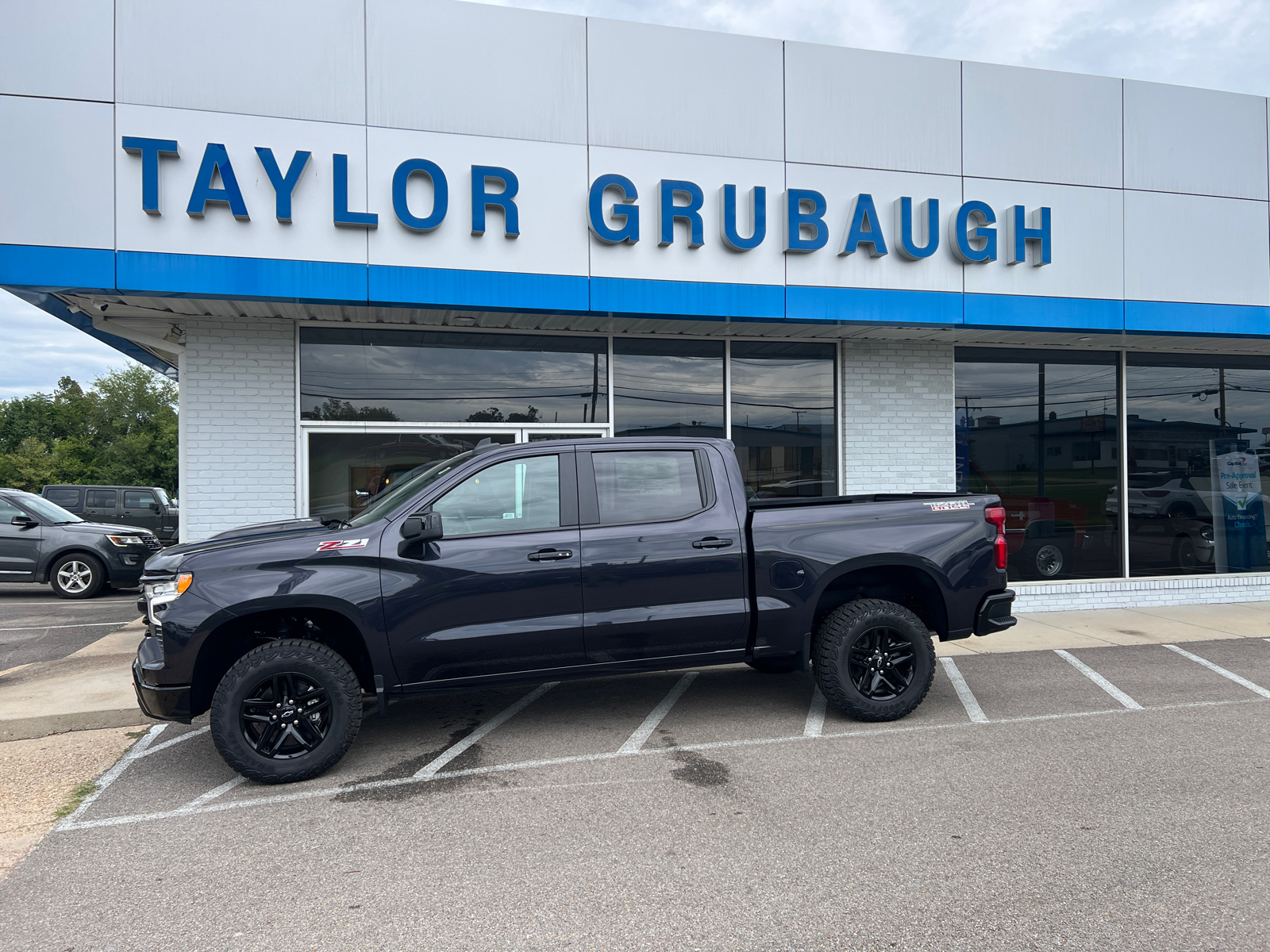 2024 Chevrolet Silverado 1500 LT Trail Boss 1